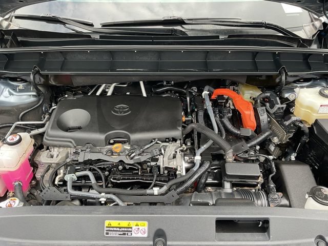 Used 2021 Toyota Highlander XLE AWD/4WD image 14