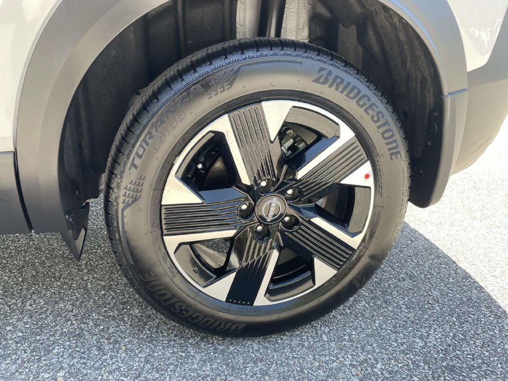 Used 2025 Nissan Kicks SR FWD image 10