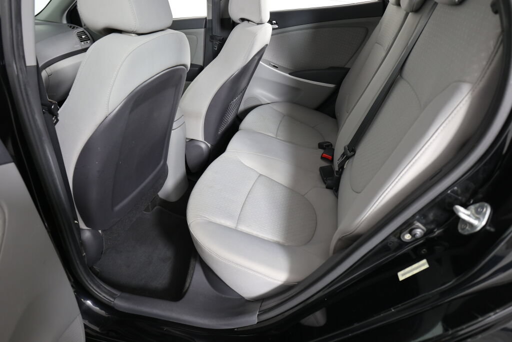 Used 2012 Hyundai Accent SE FWD image 17