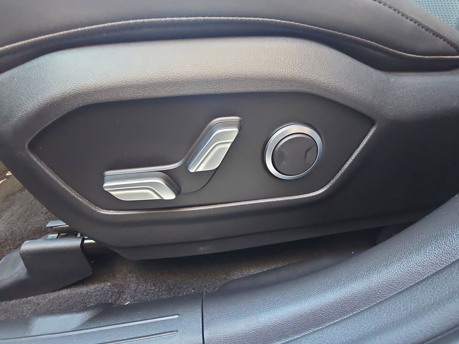 Used 2025 Hyundai Santa Fe SEL image 9