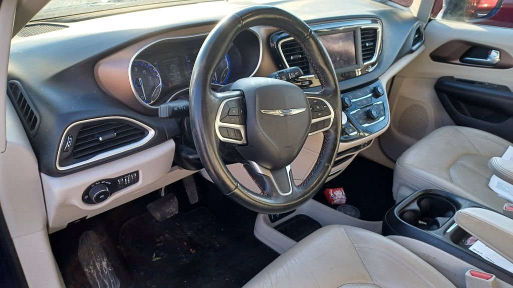 Used 2019 Chrysler Pacifica Touring-L image 4