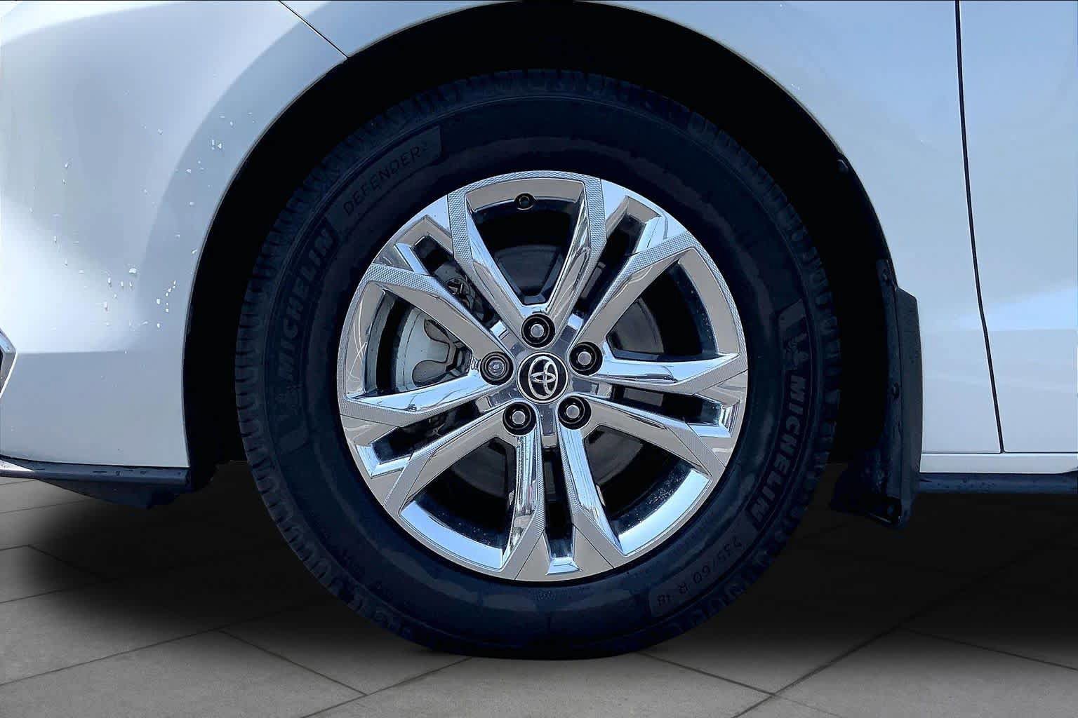 Used 2022 Toyota Sienna Platinum AWD/4WD image 10