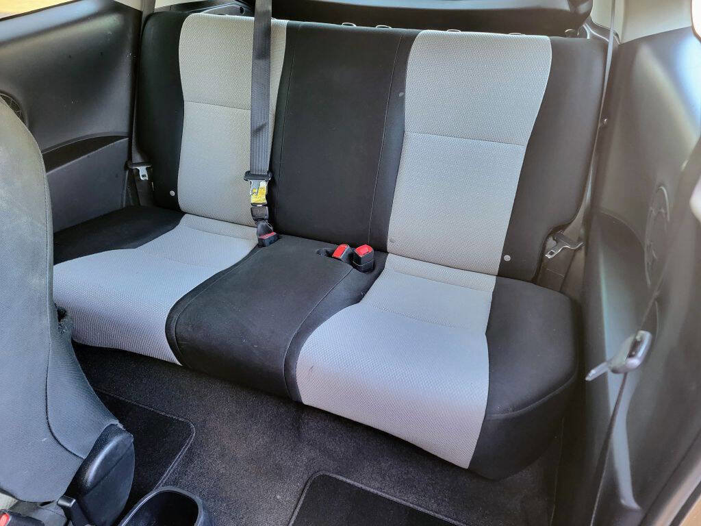 Used 2014 Toyota Yaris L image 11