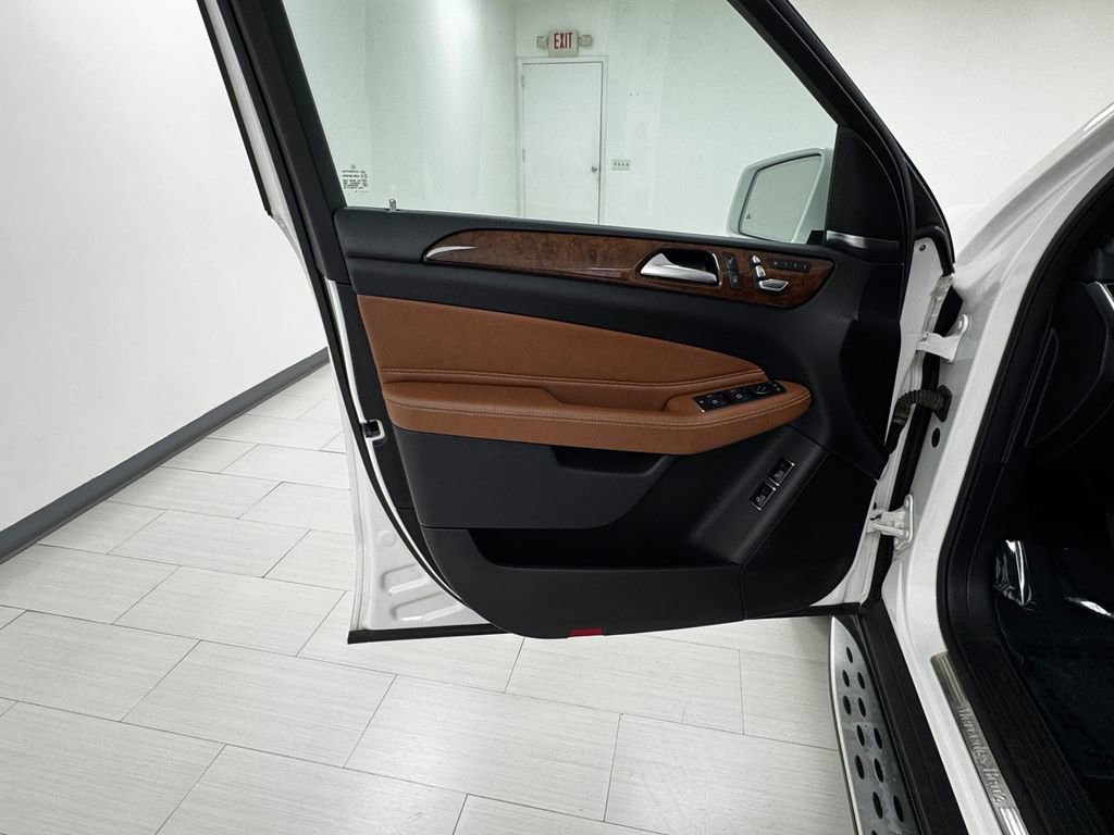 Used 2018 Mercedes-Benz GLS 450 4MATIC image 9