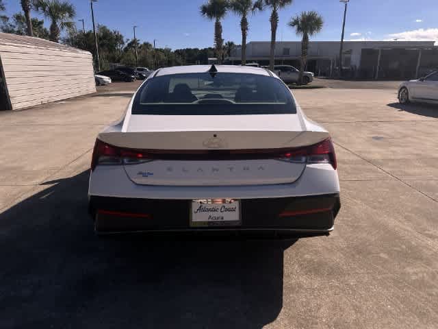 Used 2024 Hyundai Elantra SEL FWD image 13