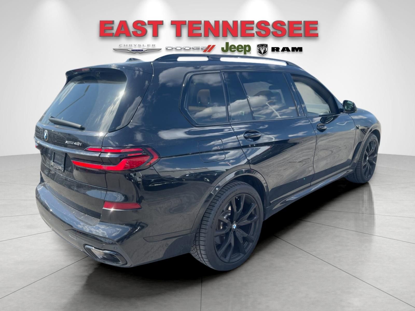 Used 2024 BMW X7 xDrive40i w/ Executive Package image 3