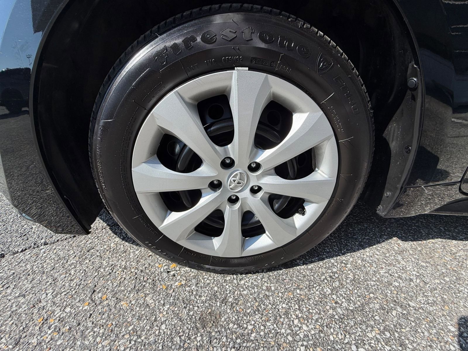 Used 2025 Toyota Corolla LE image 32