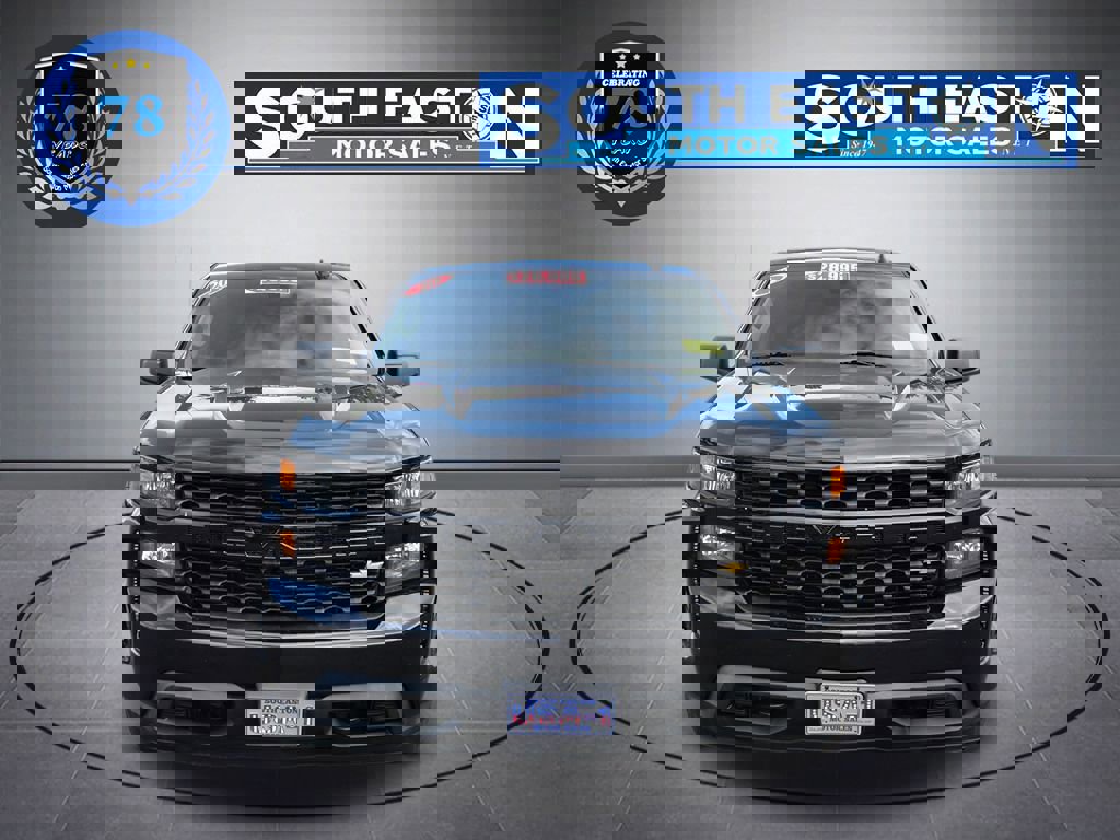 Used 2020 Chevrolet Silverado 1500 Custom w/ Custom Value Package image 3