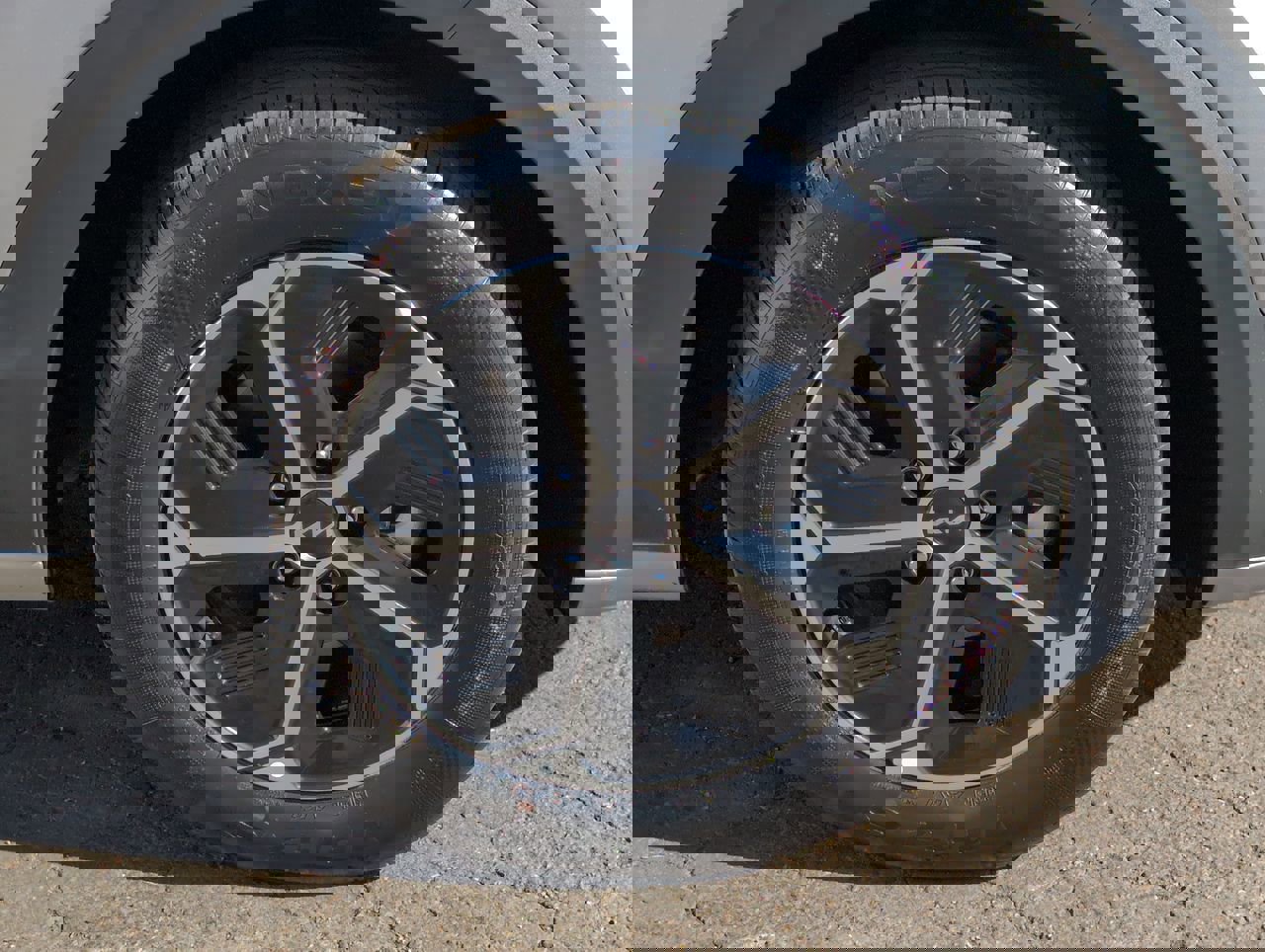 Used 2023 Kia Niro EX image 9