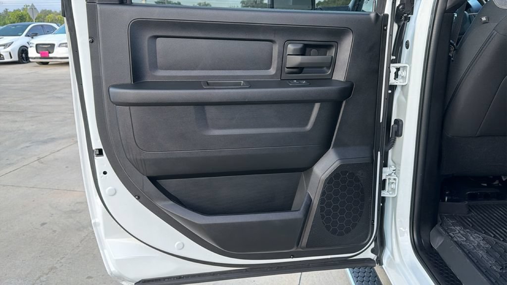 Used 2024 RAM 3500 Tradesman w/ Chrome Appearance Group AWD/4WD image 25