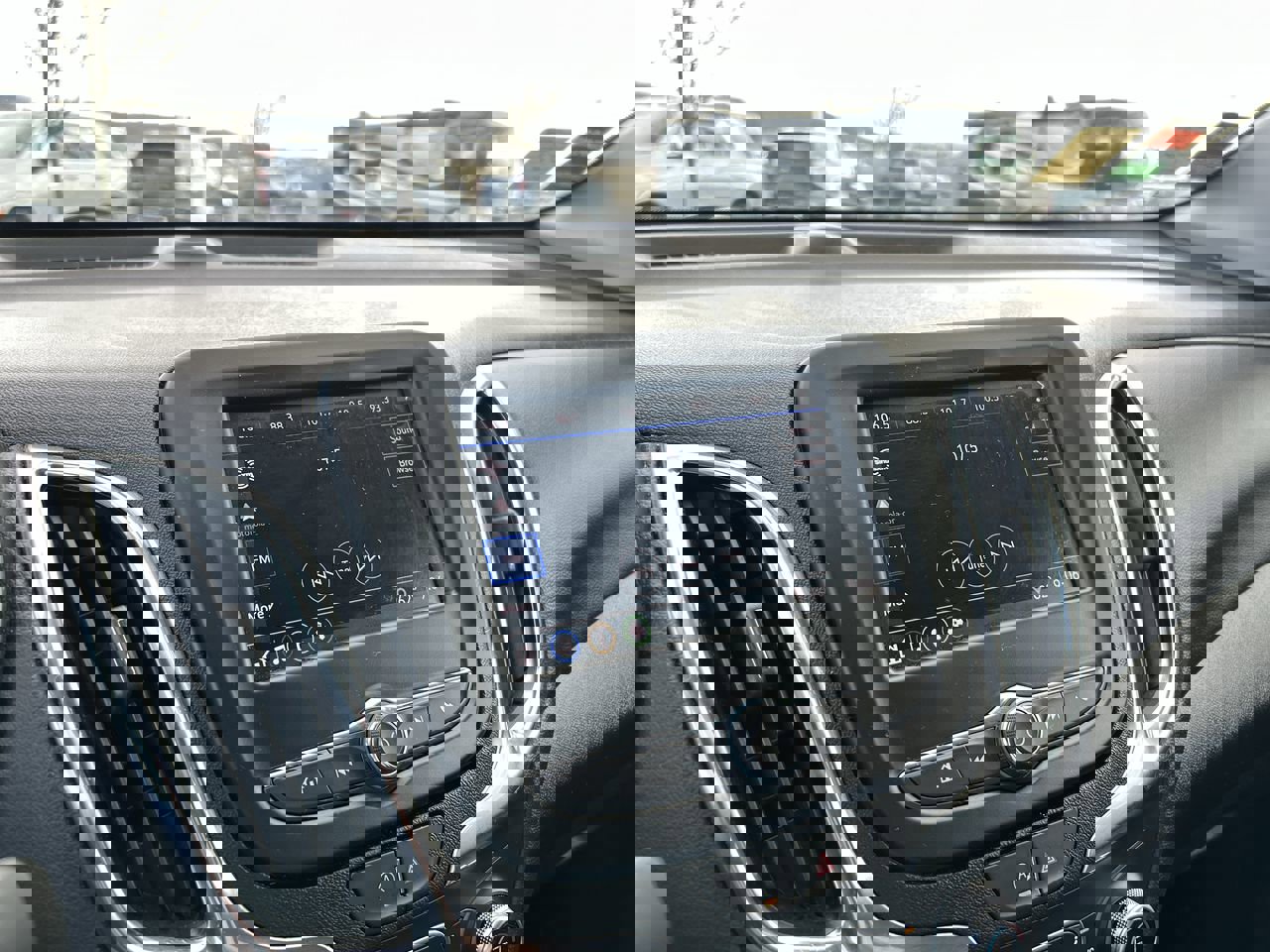 Used 2024 Chevrolet Equinox LT image 28