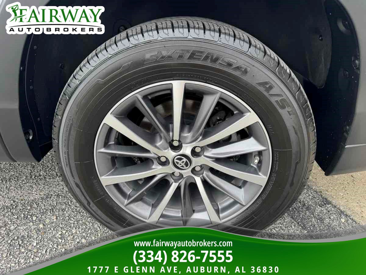 Used 2019 Toyota Highlander XLE FWD image 35