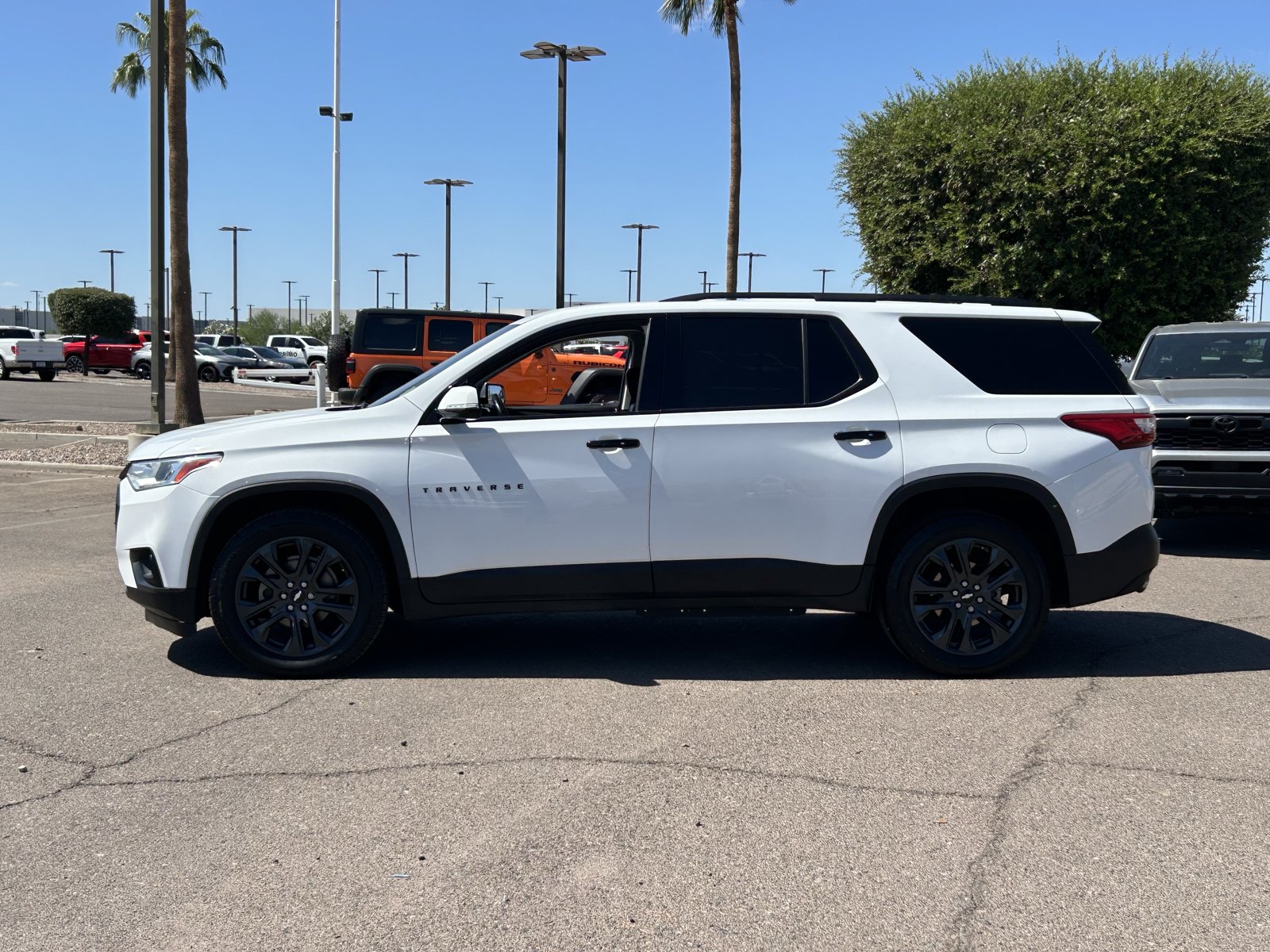 Used 2018 Chevrolet Traverse RS FWD image 2