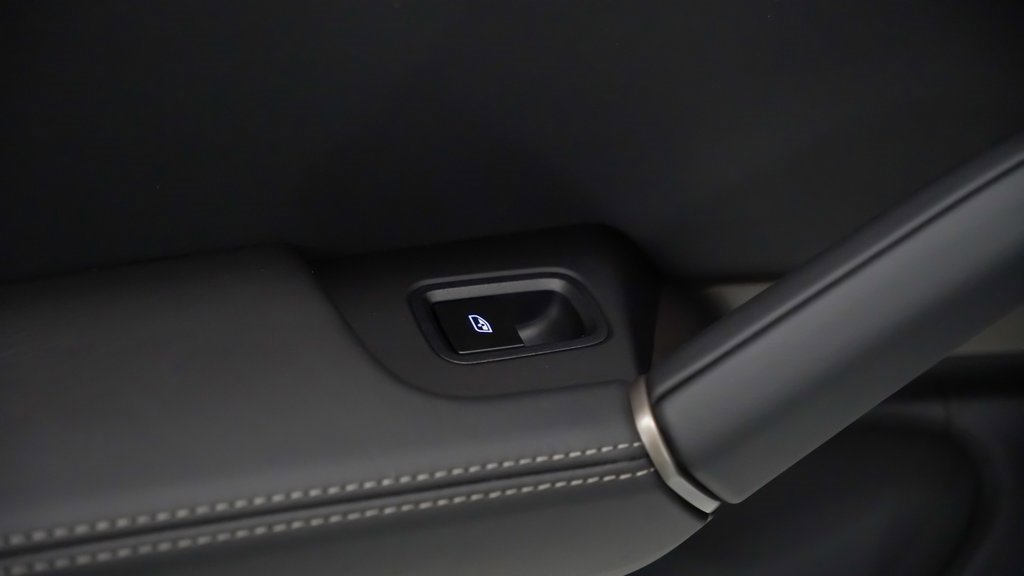 New 2025 Porsche Cayenne Turbo image 16