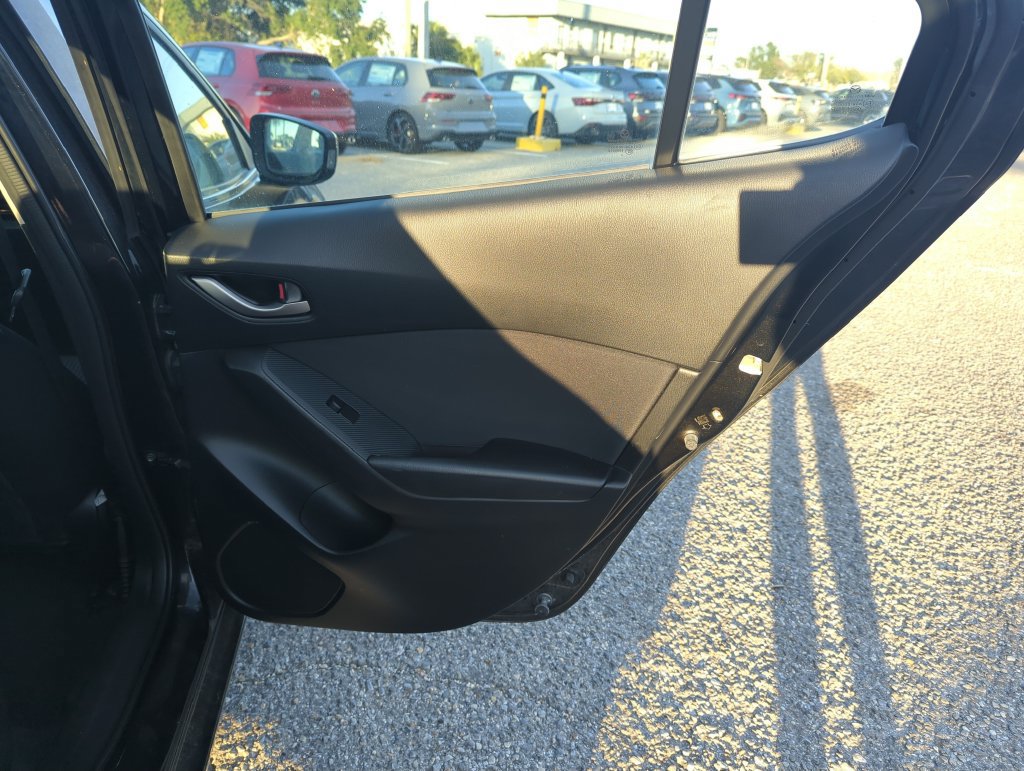 Used 2014 MAZDA MAZDA3 i Touring w/ Moonroof Package 1 FWD image 29