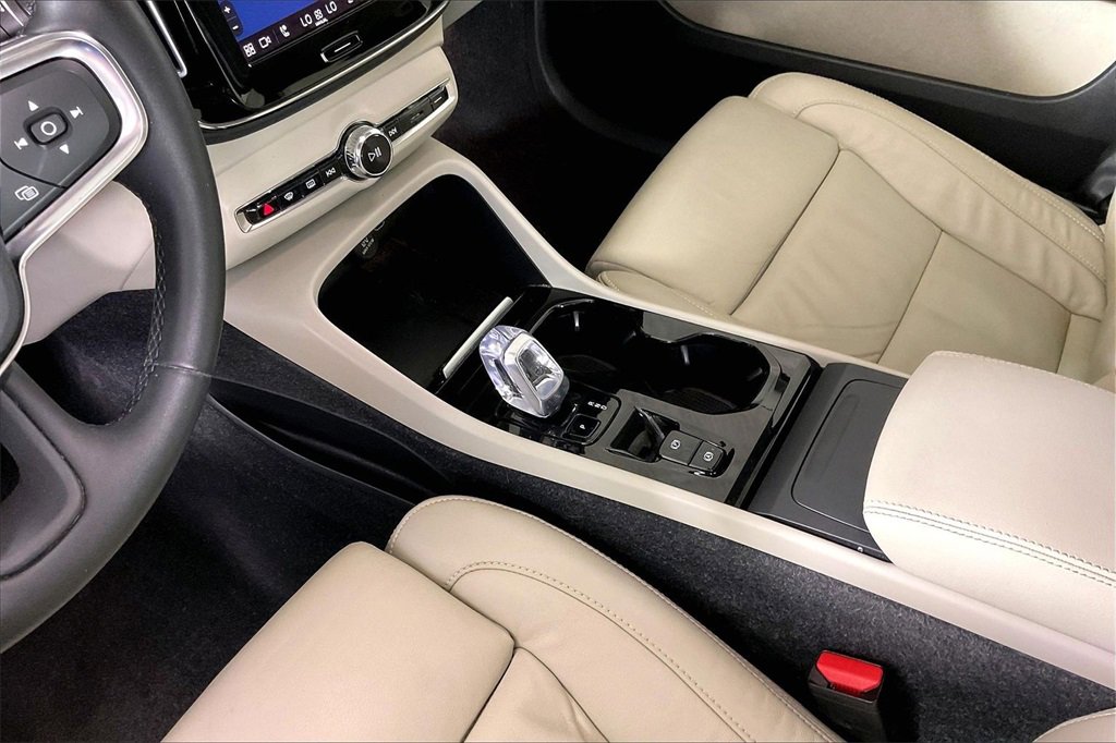 Used 2023 Volvo XC40 B4 Plus w/ Driver Assist Package image 17