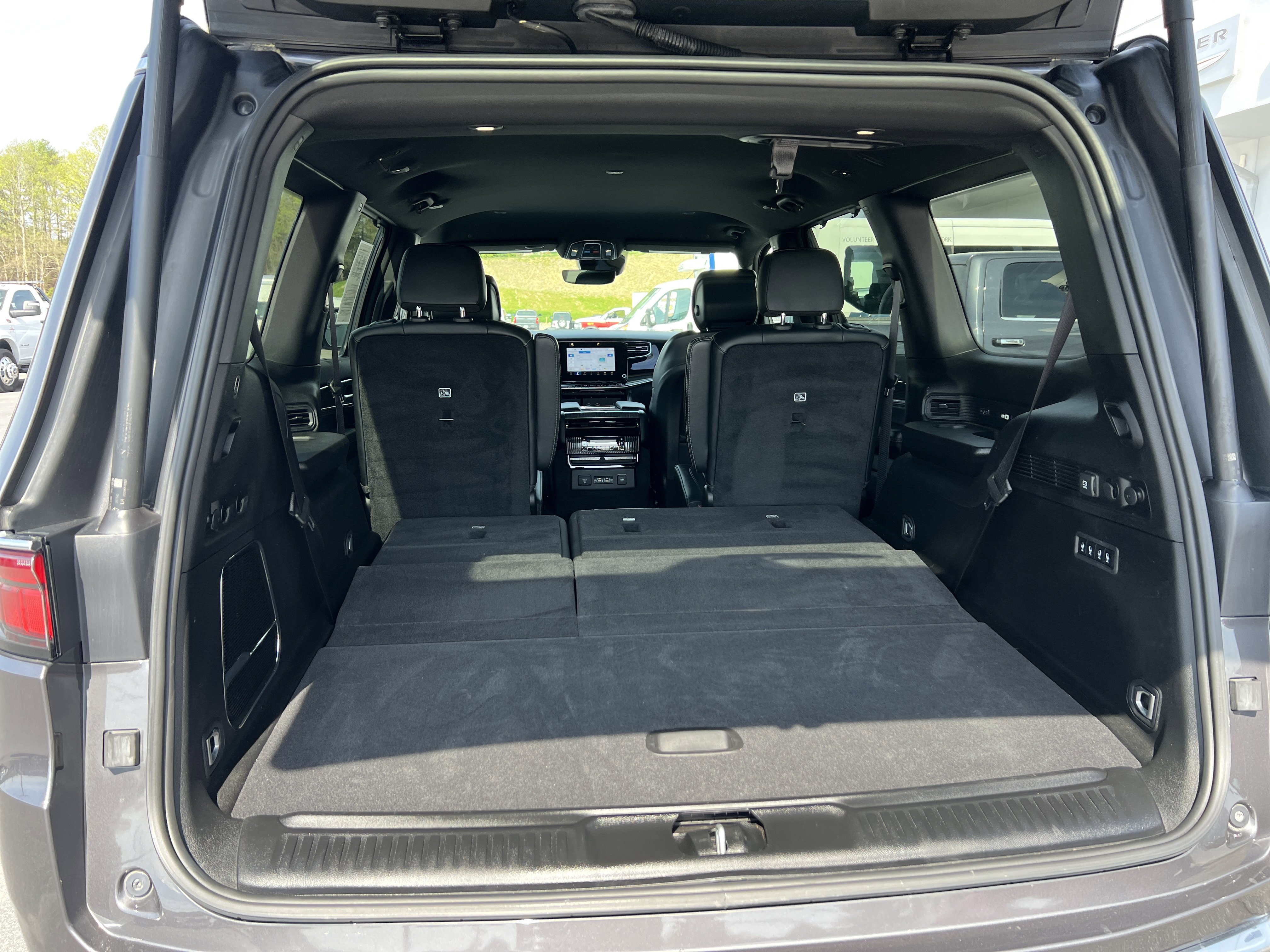 Used 2022 Jeep Wagoneer Series III w/ Convenience Group I image 12