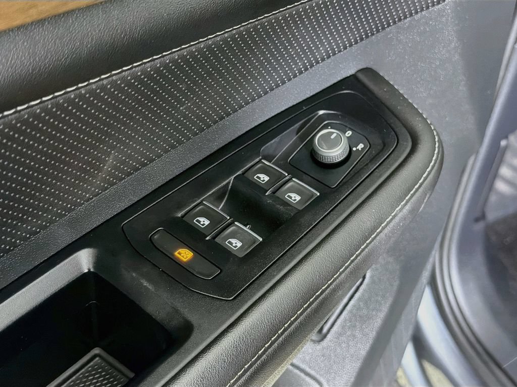 Used 2025 Volkswagen Atlas SE AWD/4WD image 20