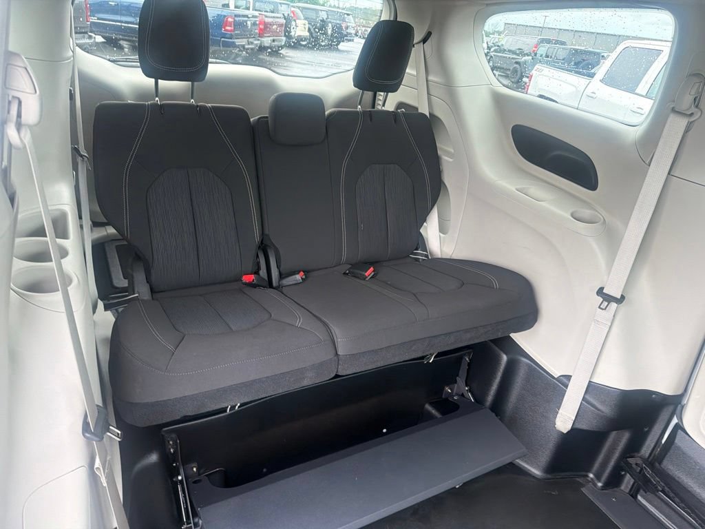 Used 2023 Chrysler Voyager LX FWD image 25