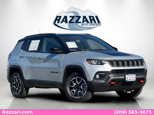 Used 2024 Jeep Compass Trailhawk AWD/4WD image 1