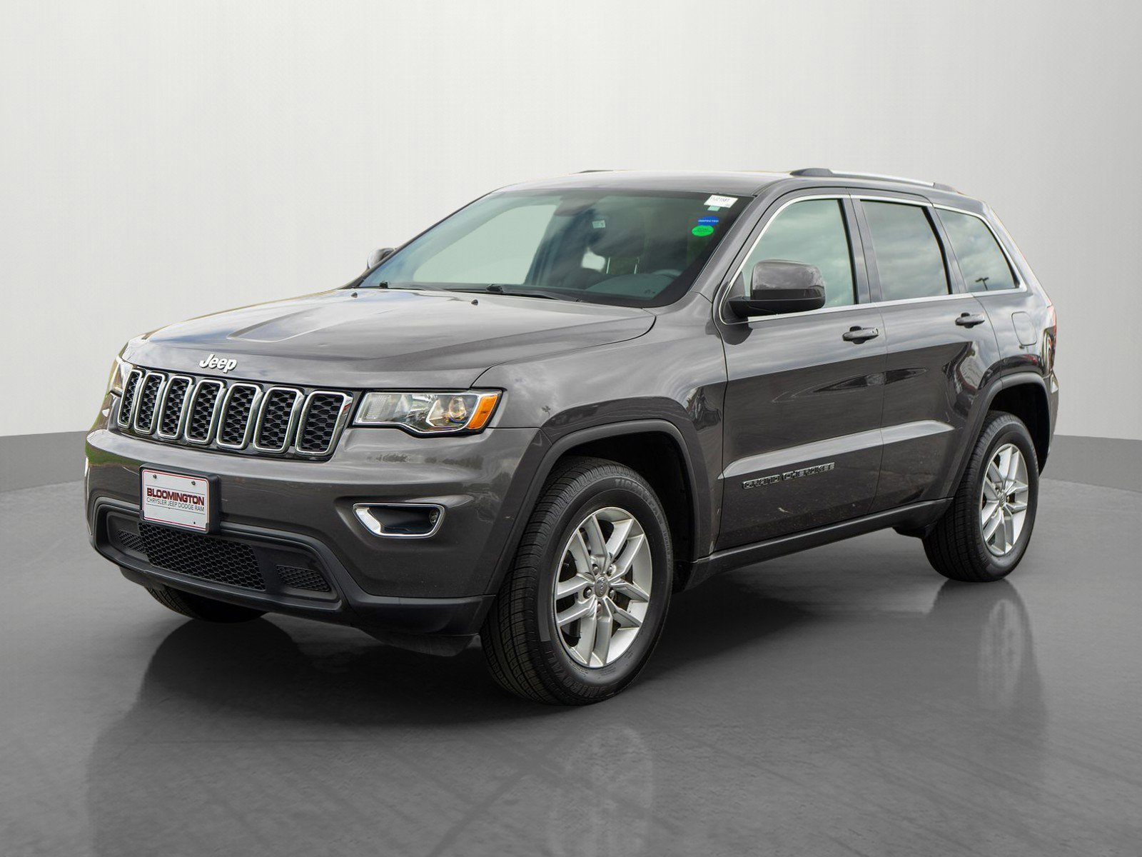 Used 2017 Jeep Grand Cherokee Laredo w/ Quick Order Package 23E AWD/4WD image 3