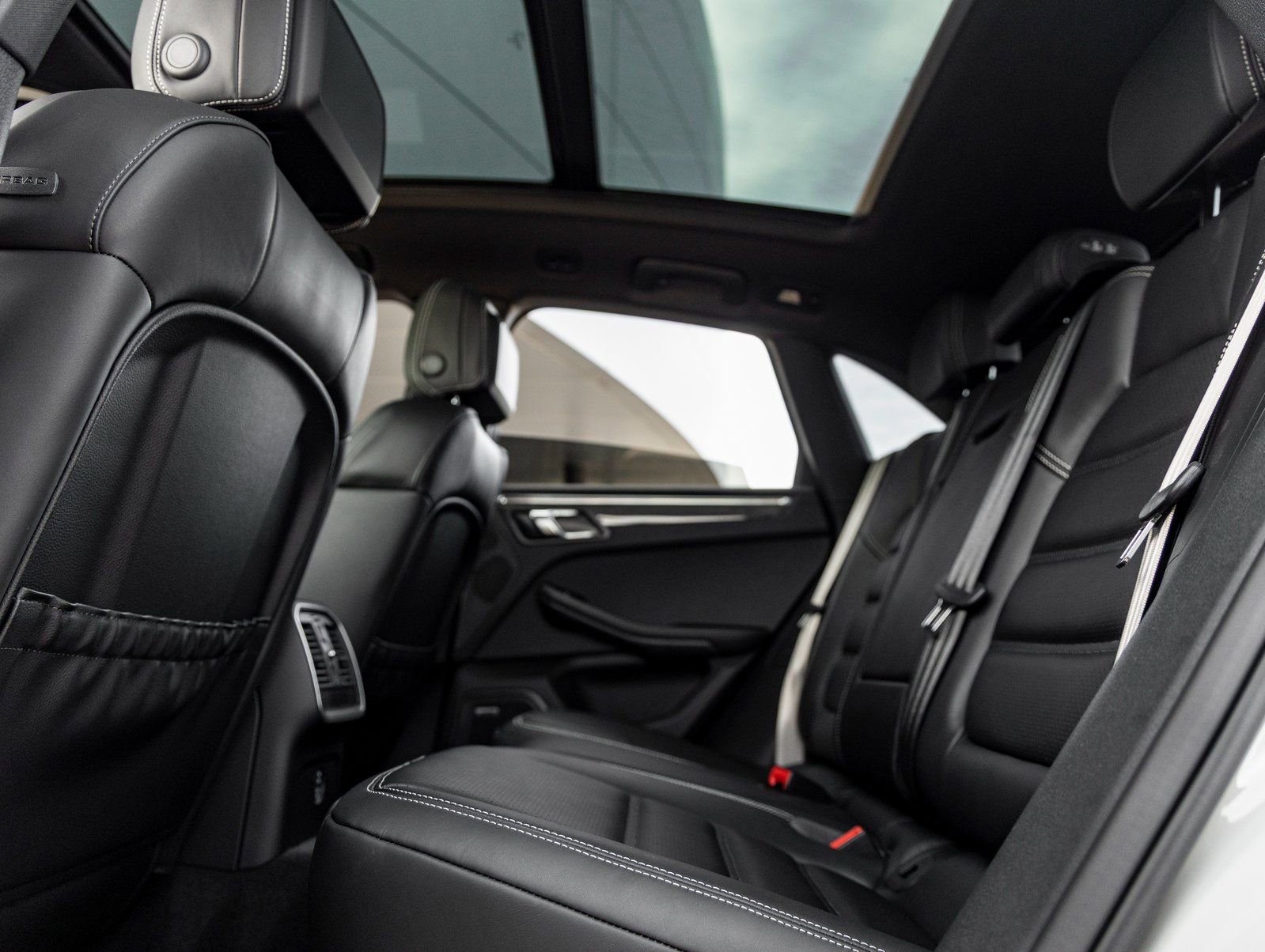 New 2026 Porsche Macan GTS AWD/4WD image 36