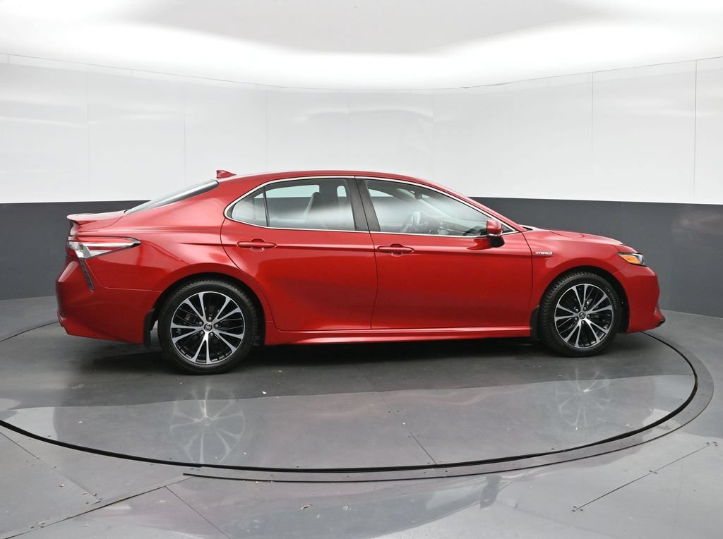 Used 2020 Toyota Camry SE w/ Sunroof Package FWD image 8