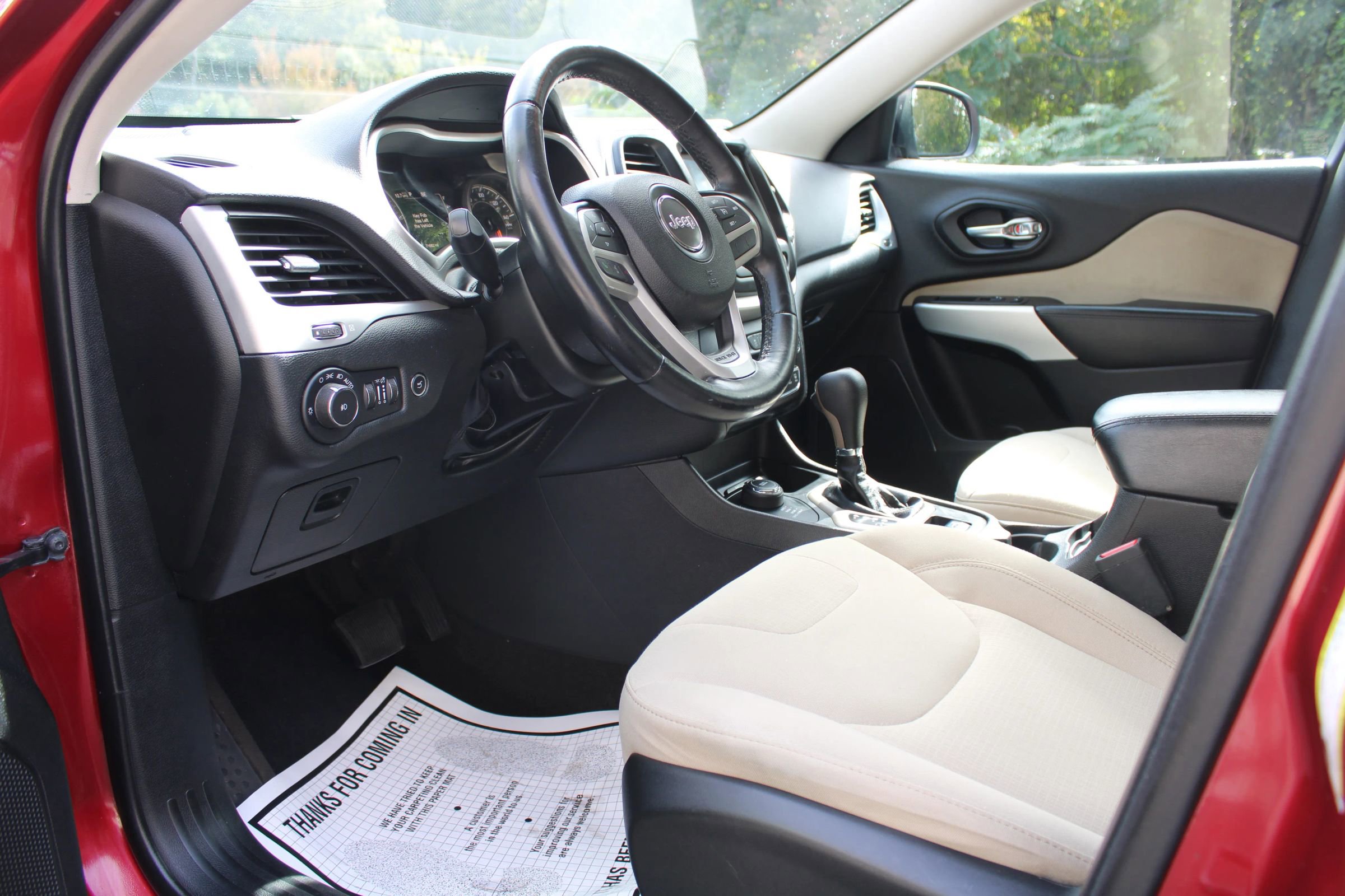 Used 2017 Jeep Cherokee Latitude w/ Comfort/Convenience Group image 20