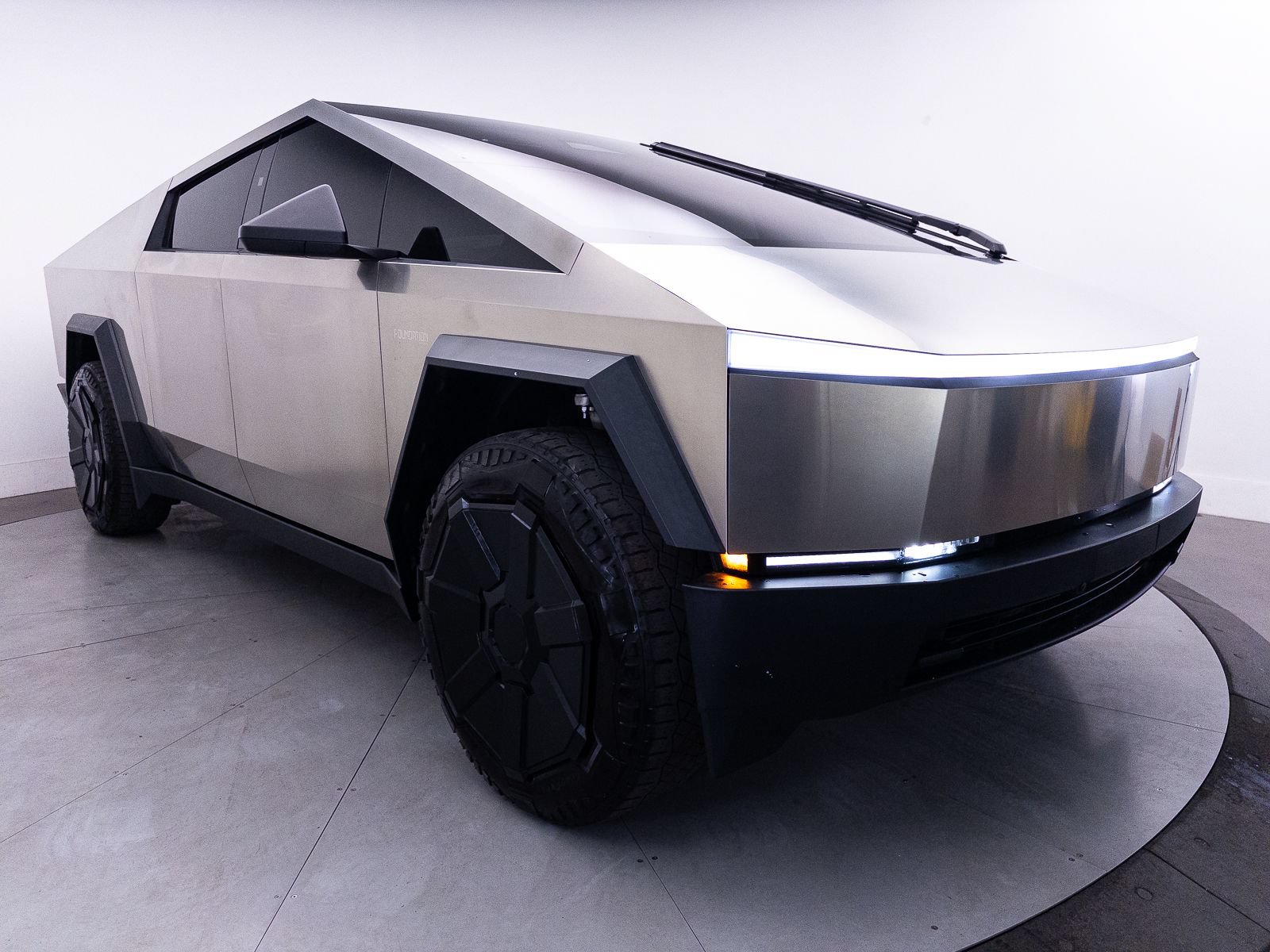 Used 2024 Tesla Cybertruck AWD Crew Cab image 11