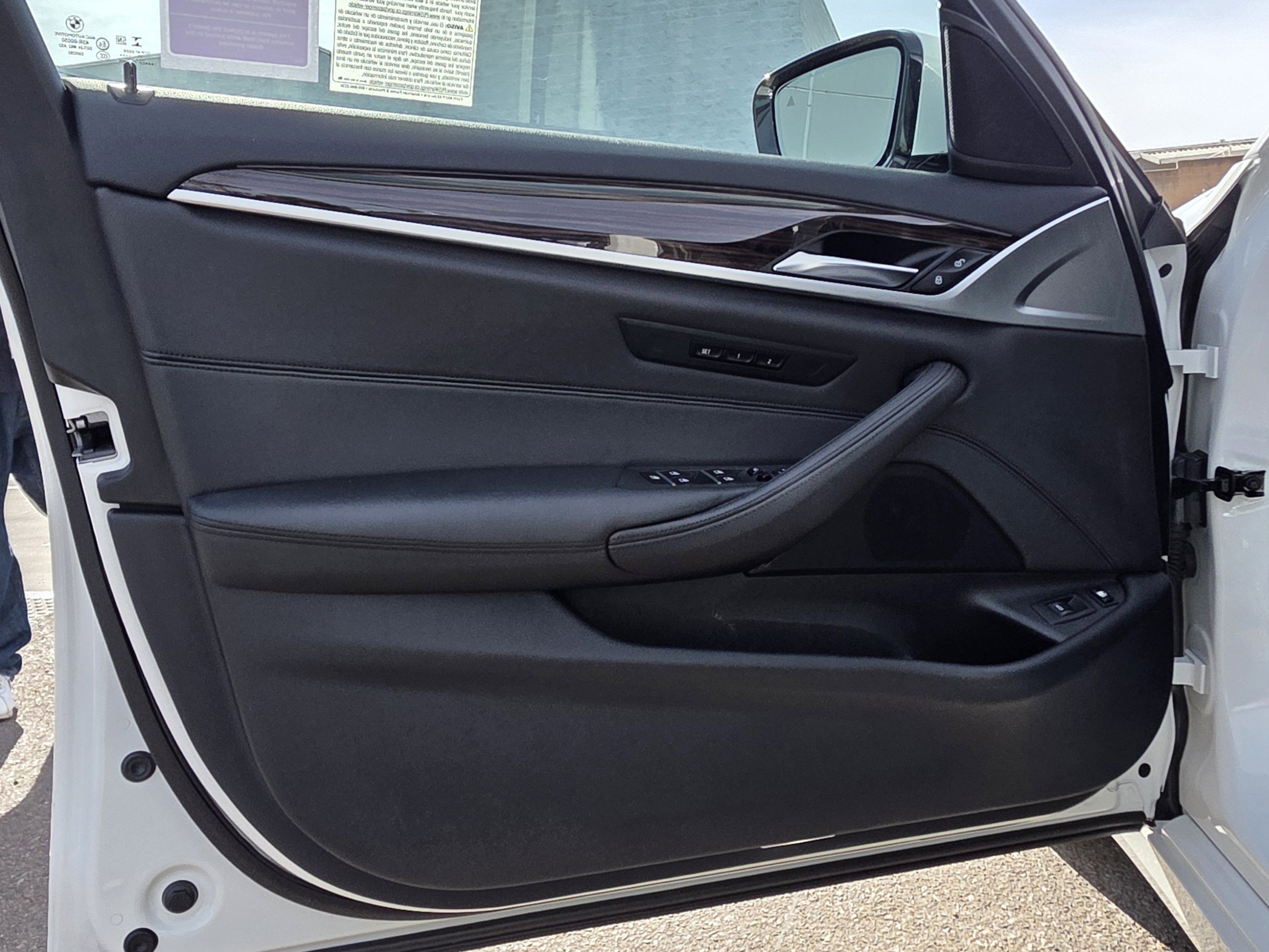 Used 2020 BMW 530e w/ Convenience Package image 12