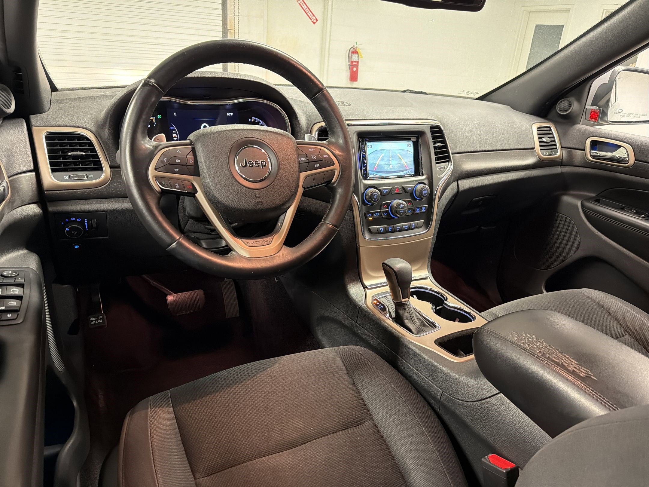Used 2016 Jeep Grand Cherokee Laredo w/ Quick Order Package 23E RWD image 26