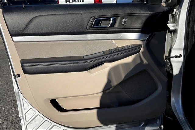 Used 2019 Ford Explorer Base w/ Class III Trailer Tow Package image 18