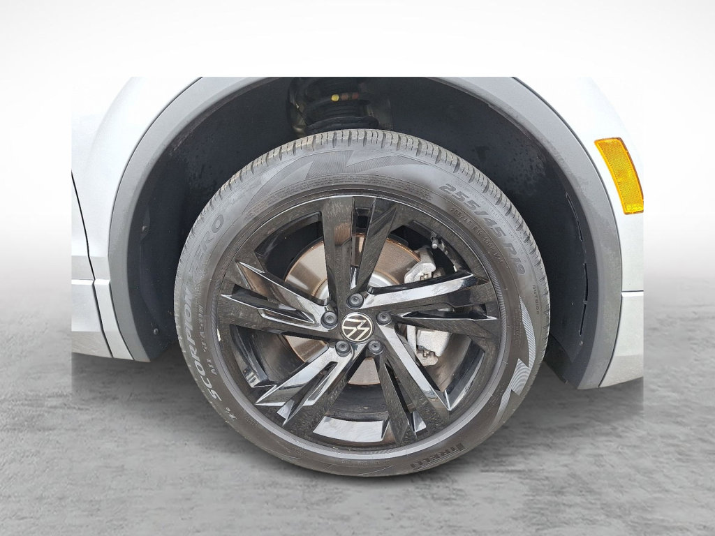 Used 2023 Volkswagen Tiguan SE R-Line image 9