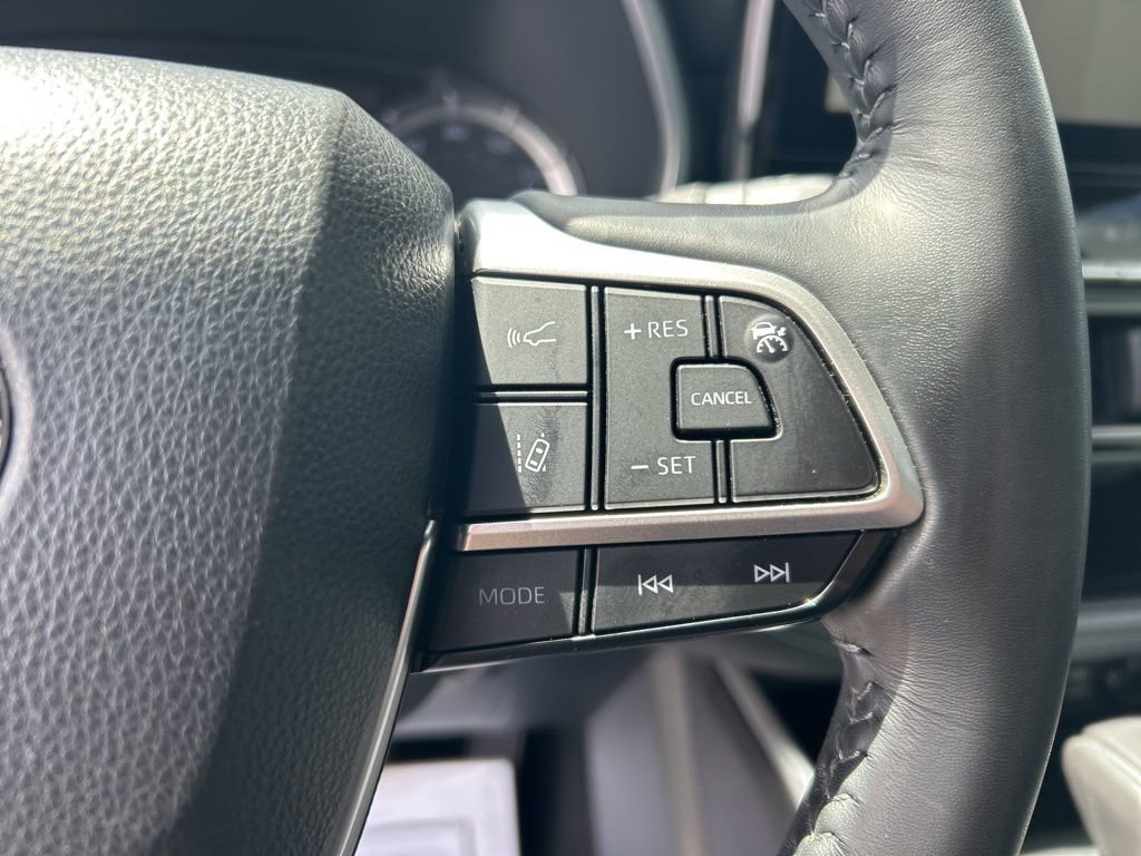 Used 2023 Toyota Highlander XSE image 9