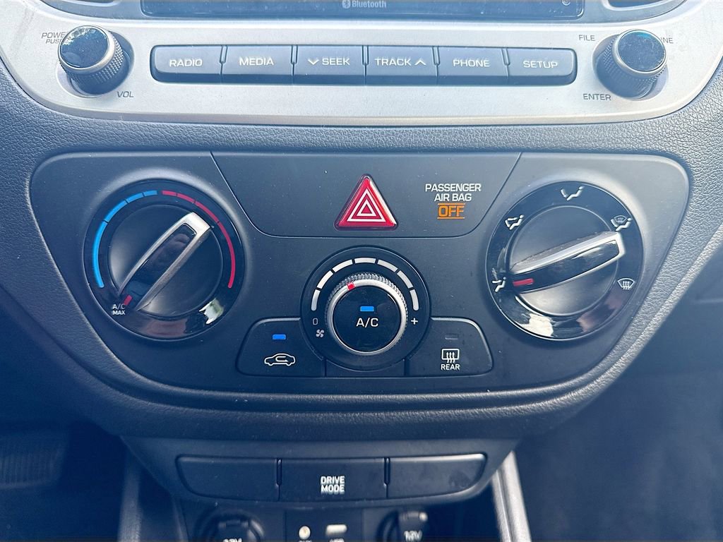 Used 2022 Hyundai Accent SE image 17