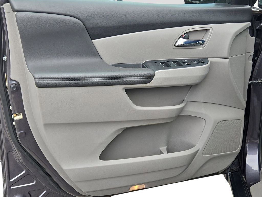 Used 2016 Honda Odyssey SE image 16