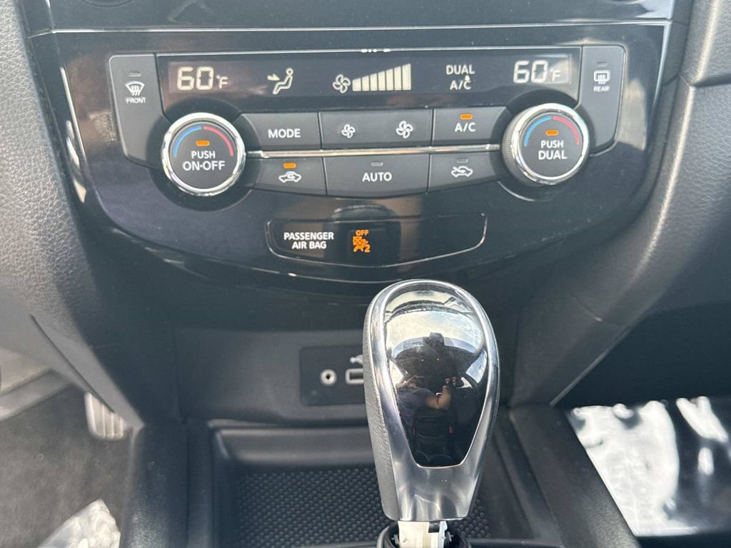 Certified 2019 Nissan Rogue SV FWD image 26