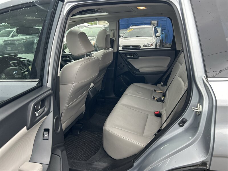 Used 2014 Subaru Forester 2.5i Touring AWD/4WD image 11