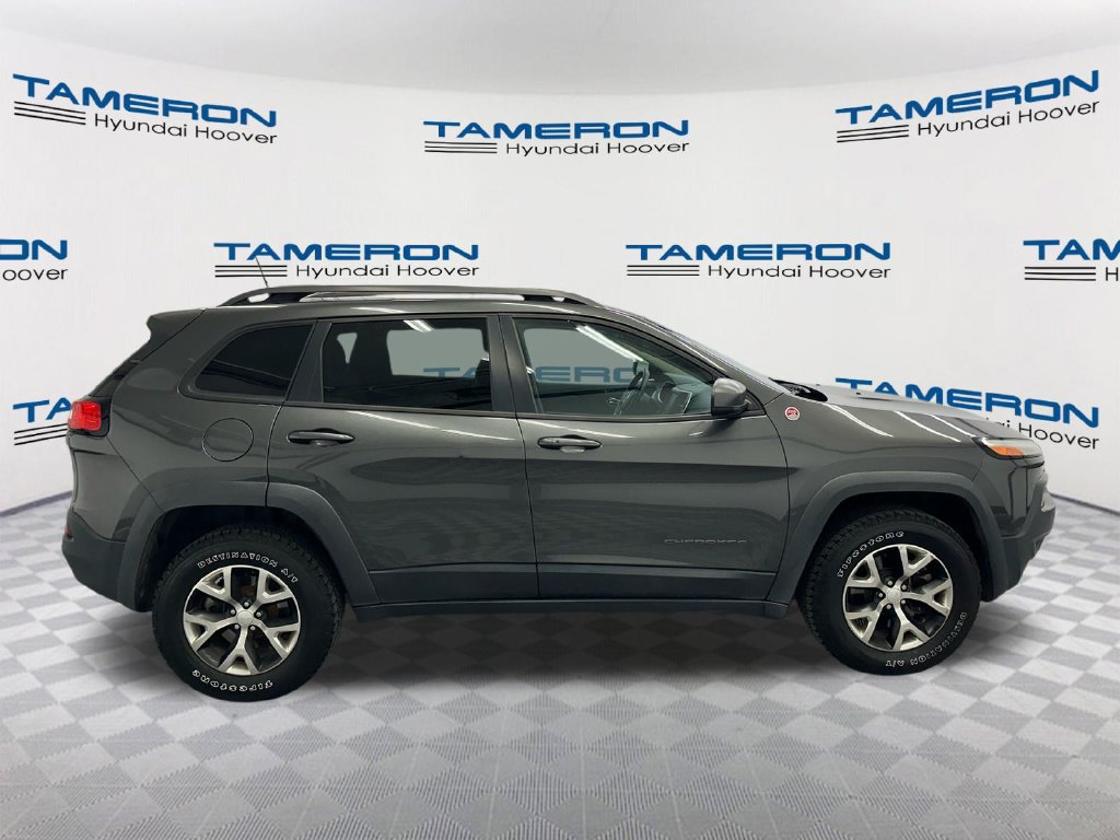 Used 2017 Jeep Cherokee Trailhawk AWD/4WD image 6