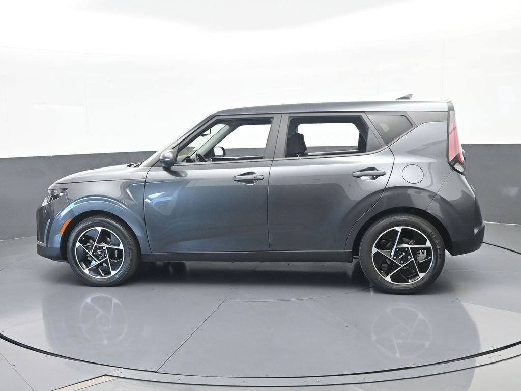 Used 2023 Kia Soul EX image 3