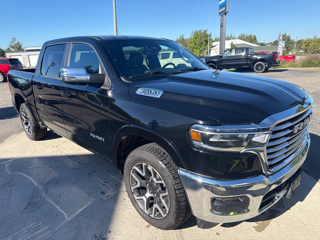 Used 2025 RAM 1500 Laramie AWD/4WD image 3