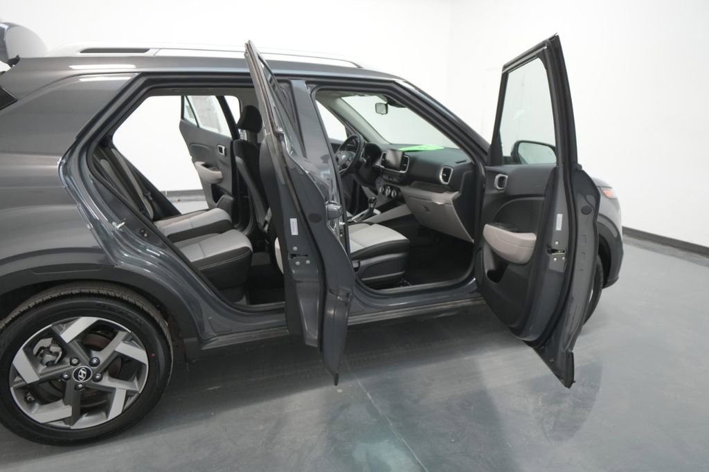 New 2024 Hyundai Venue SEL image 36