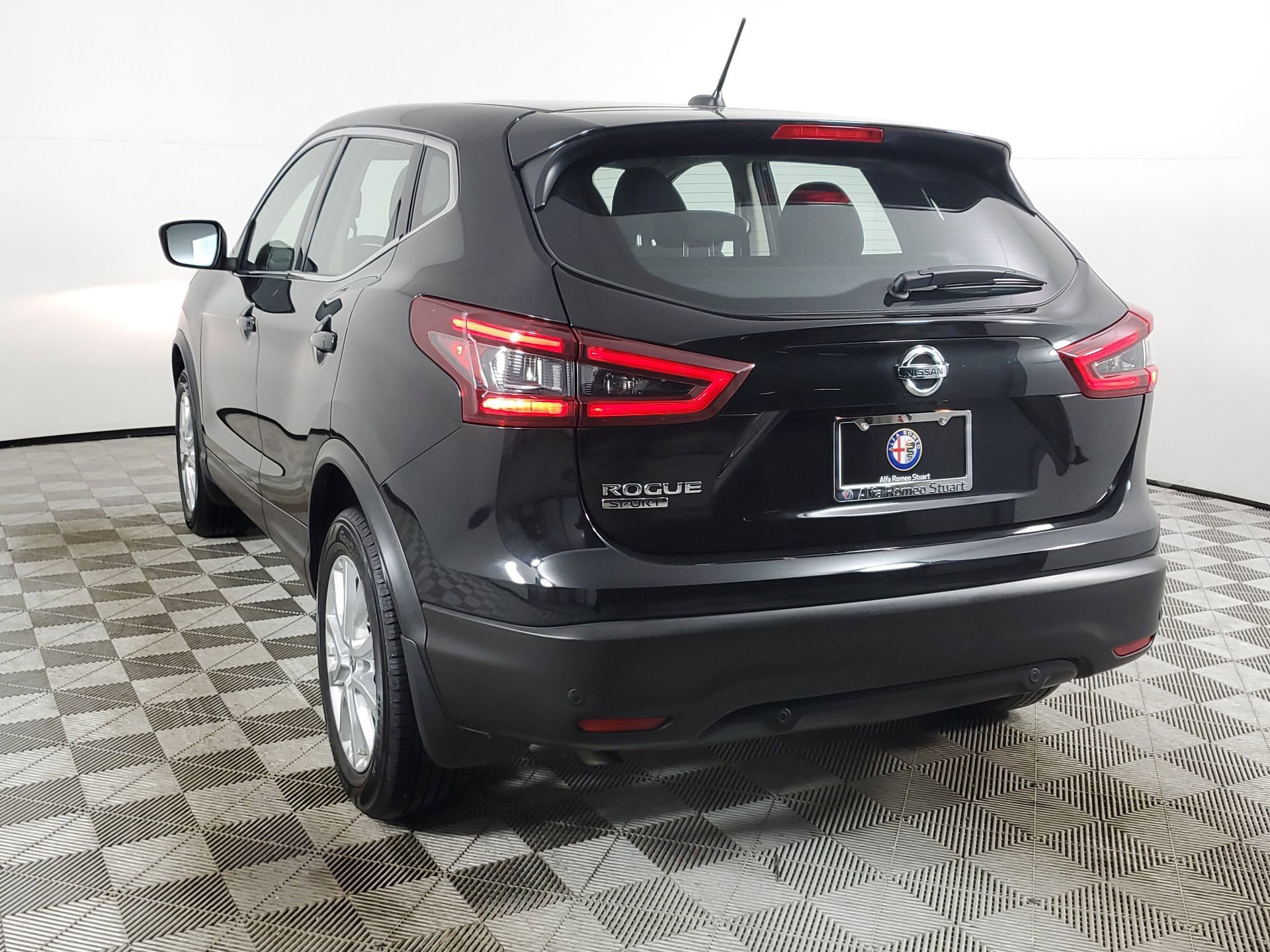 Used 2020 Nissan Rogue Sport S w/ Appearance Package image 9