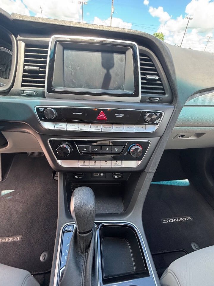 Used 2018 Hyundai Sonata ECO FWD image 3