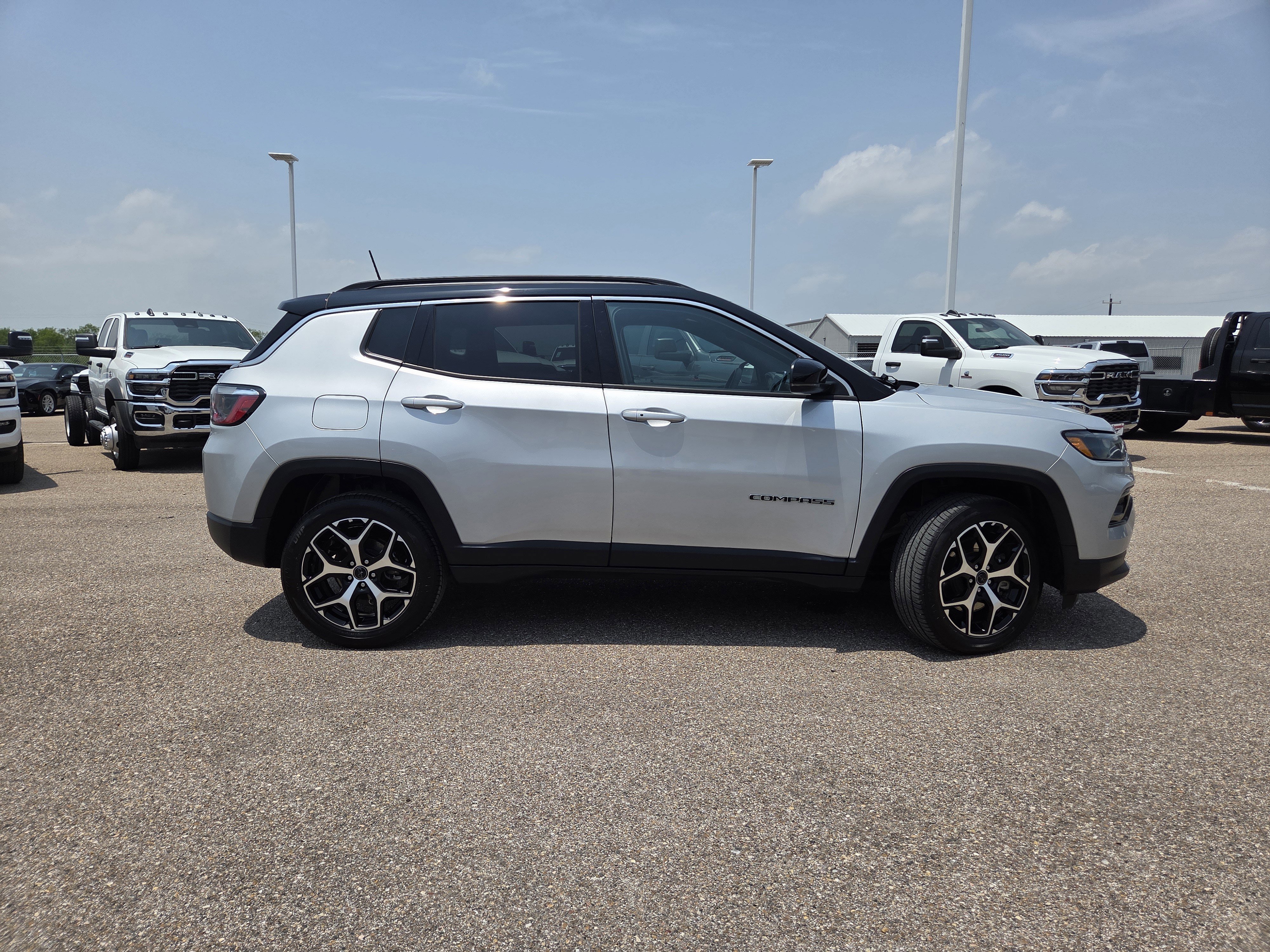 Used 2025 Jeep Compass Limited AWD/4WD image 8