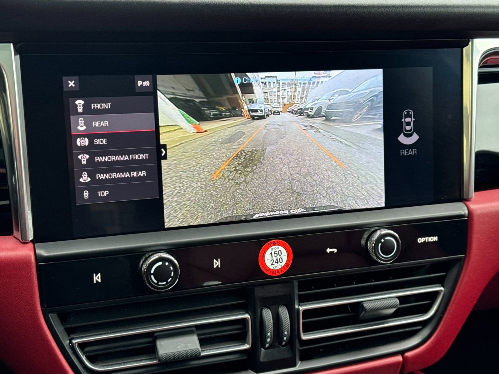 Certified 2025 Porsche Macan AWD/4WD image 24