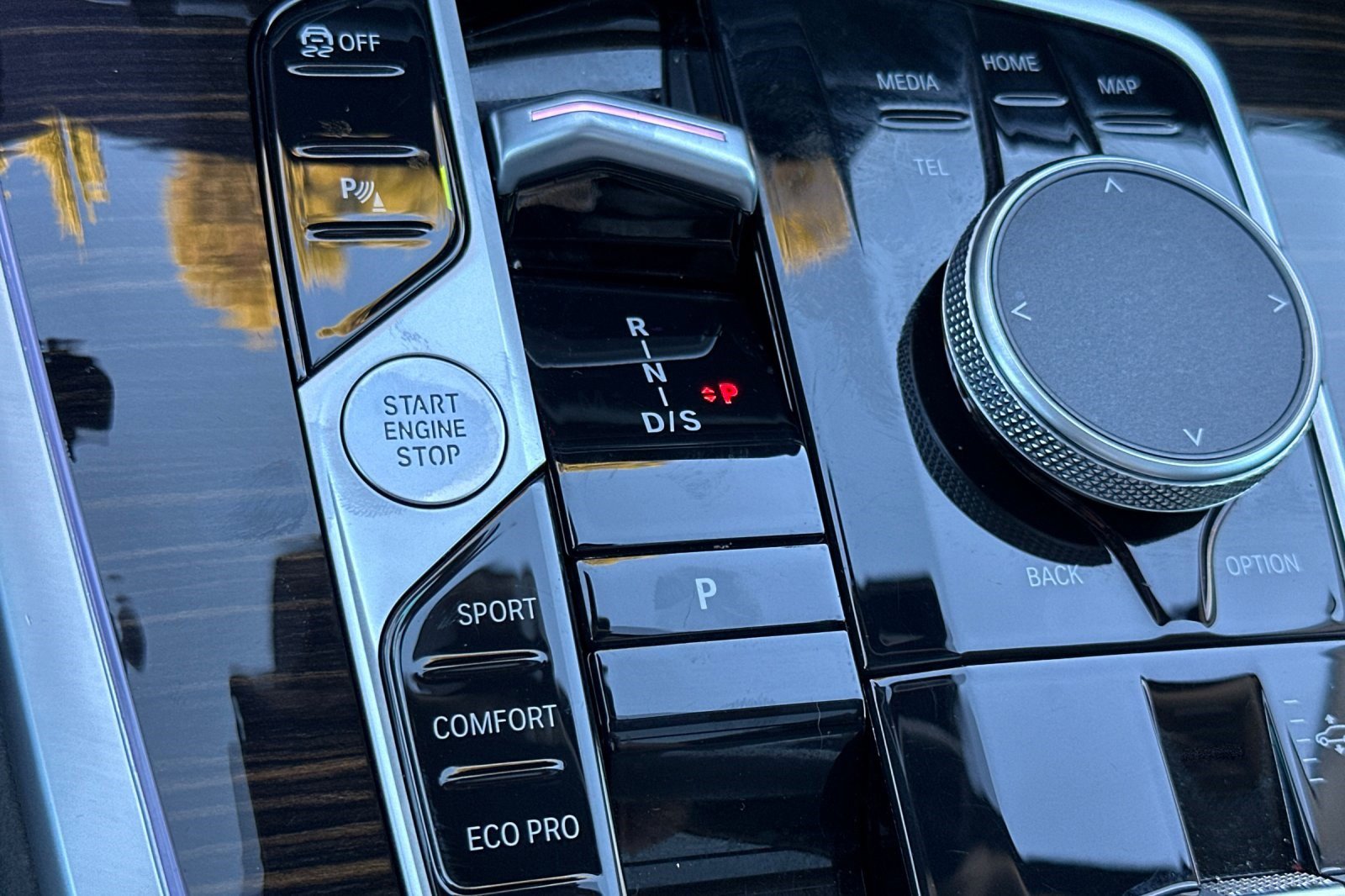 Used 2025 BMW X7 xDrive40i w/ Parking Assistance Package image 27