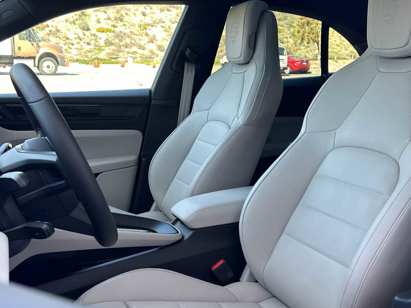 New 2026 Porsche Macan Electric RWD image 5