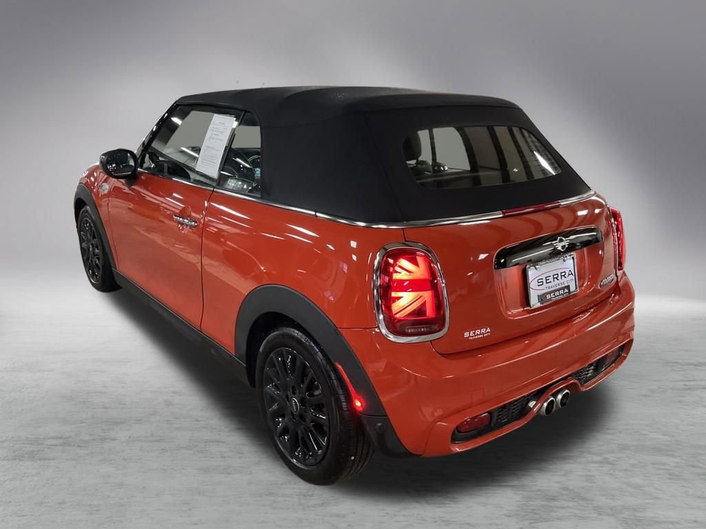 Used 2021 MINI Cooper S w/ Driver Assistance Package image 3