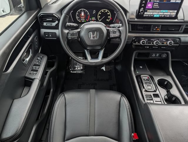 Used 2025 Honda Pilot Touring image 12